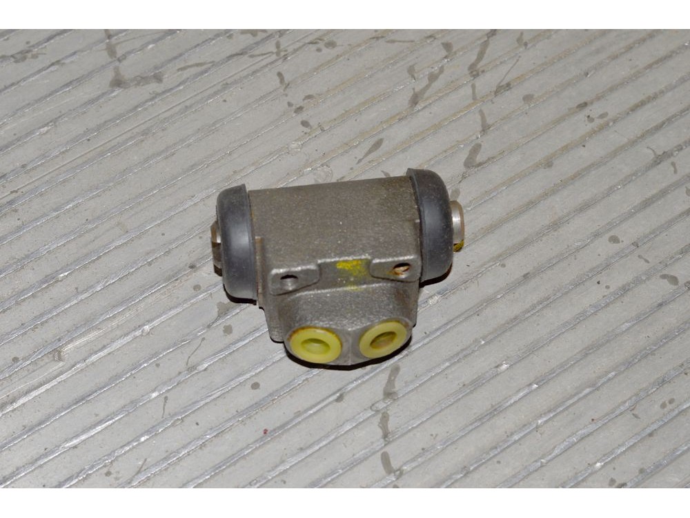 Колесный тормозной цилиндр