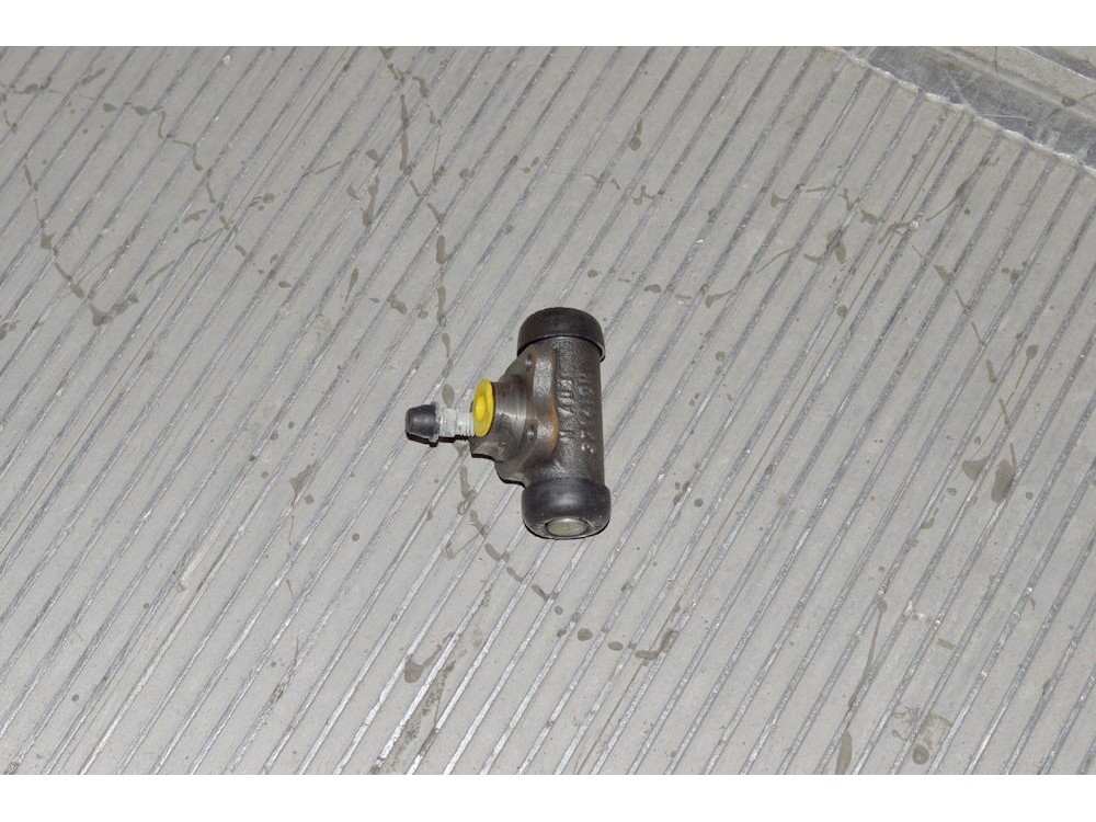 Колесный тормозной цилиндр