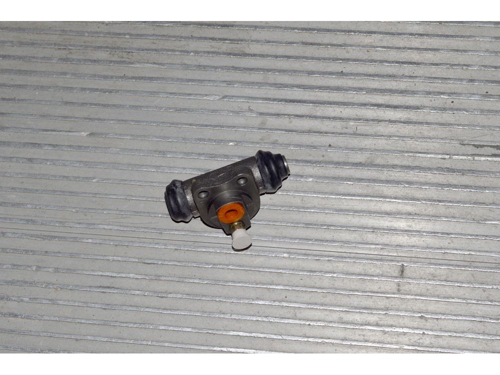 Колесный тормозной цилиндр