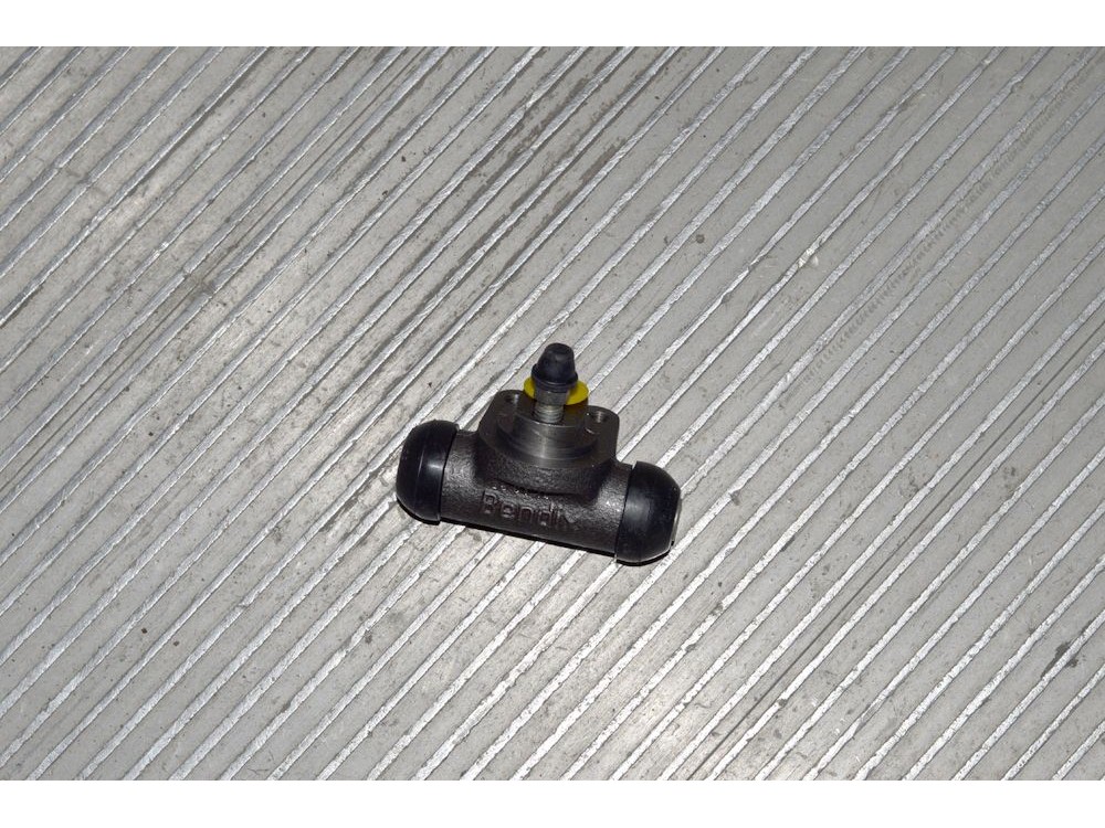 Колесный тормозной цилиндр