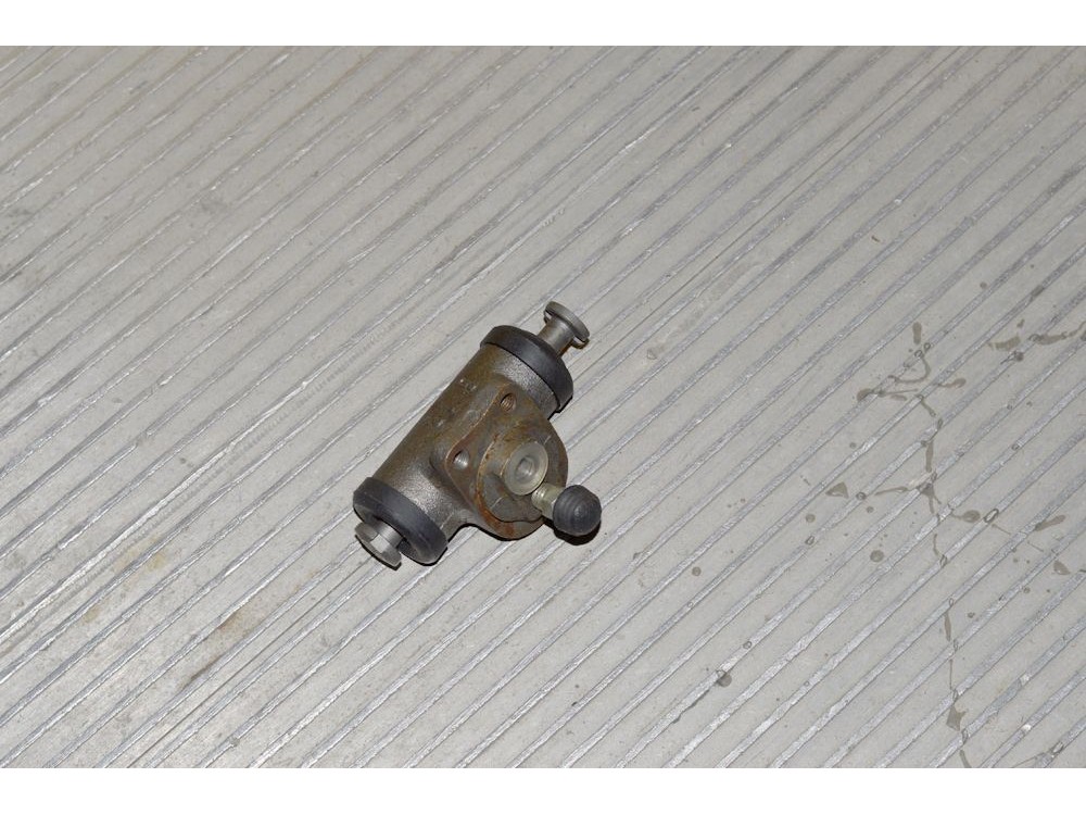 Колесный тормозной цилиндр