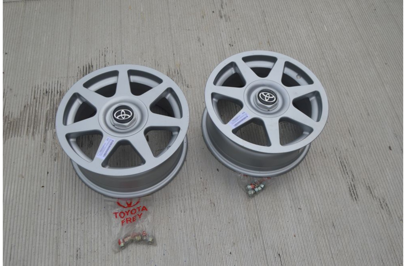 Легкосплавний диск R14 TSW EVO 6J x 14 H2 ET33 (незначні подряпини)