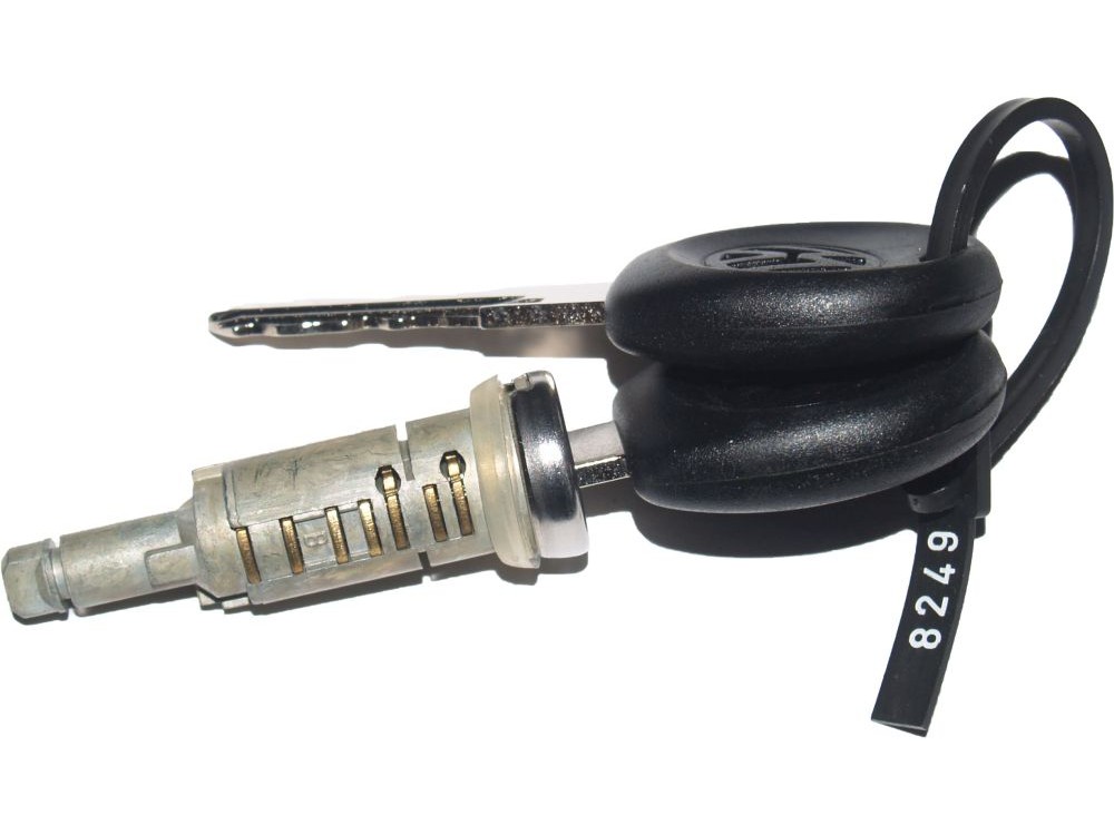 Вкладыш замка крышки багажника задней + 2 ключа для WV Golf 3 III